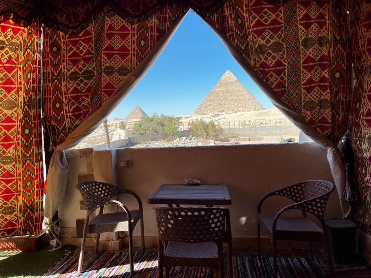 Kemet Pyramids View * Caïro